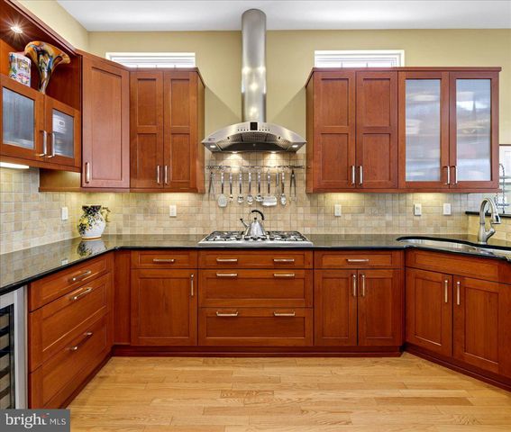 38 EDGEMERE DRIVE, Kendall Park, NJ 08824