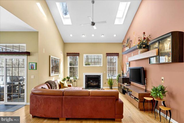 38 EDGEMERE DRIVE, Kendall Park, NJ 08824