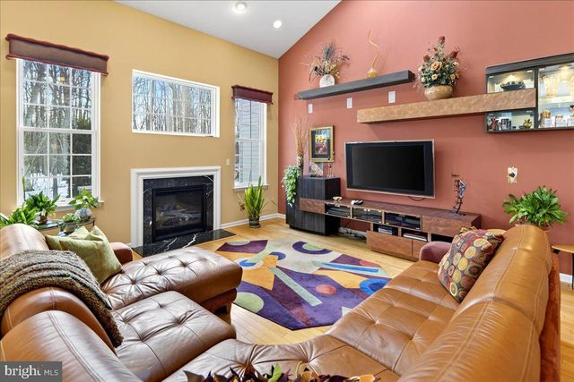 38 EDGEMERE DRIVE, Kendall Park, NJ 08824