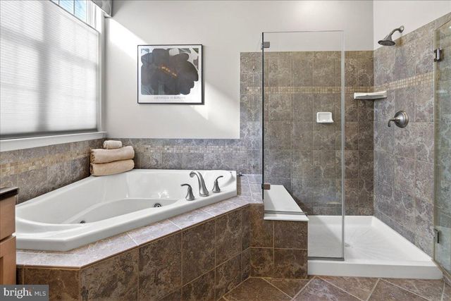 38 EDGEMERE DRIVE, Kendall Park, NJ 08824