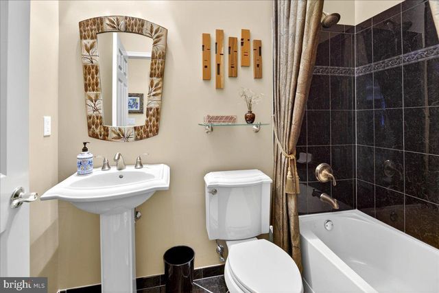 38 EDGEMERE DRIVE, Kendall Park, NJ 08824