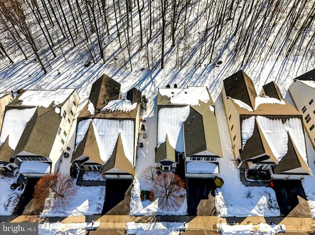 38 EDGEMERE DRIVE, Kendall Park, NJ 08824