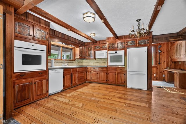 13721 Spring Street, Burton, OH 44021