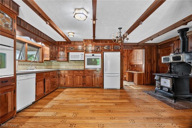 13721 Spring Street, Burton, OH 44021