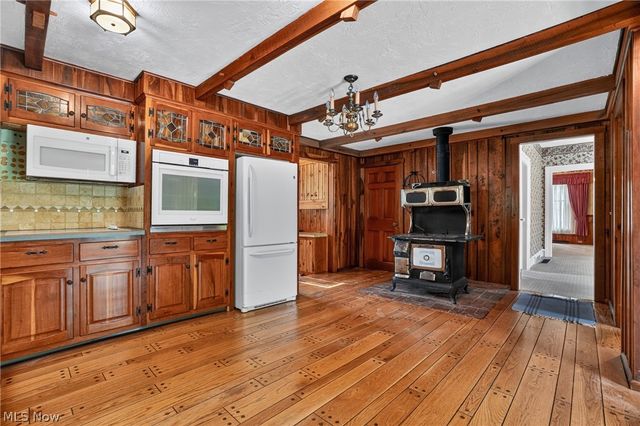 13721 Spring Street, Burton, OH 44021