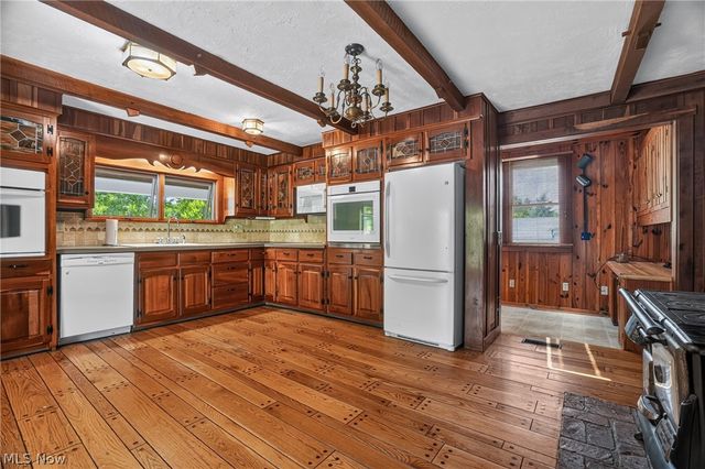 13721 Spring Street, Burton, OH 44021