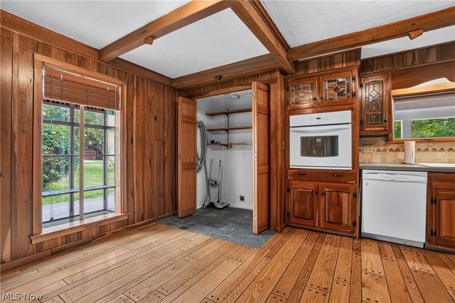 13721 Spring Street, Burton, OH 44021