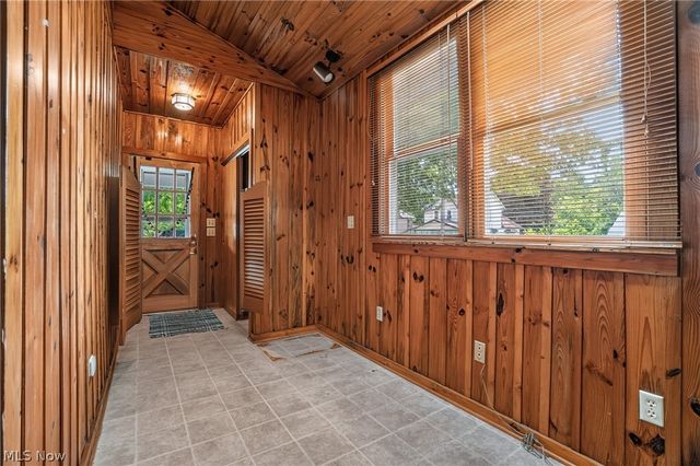 13721 Spring Street, Burton, OH 44021