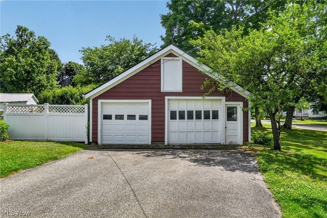 13721 Spring Street, Burton, OH 44021