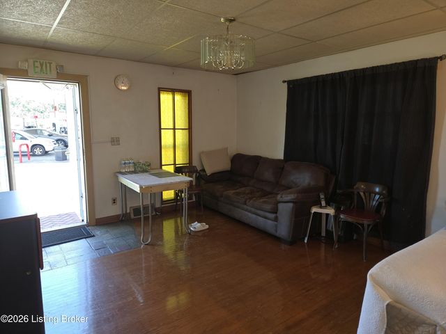4035 Blanton Ln, Louisville, KY 40216