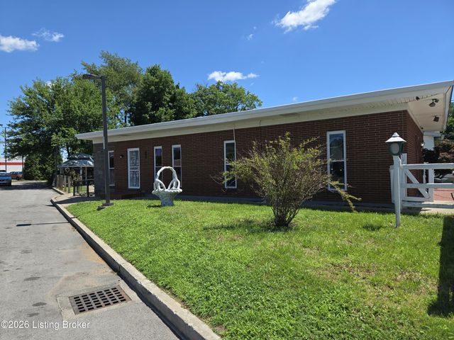 4035 Blanton Ln, Louisville, KY 40216