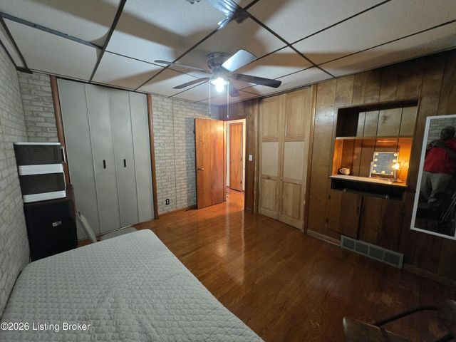 4035 Blanton Ln, Louisville, KY 40216