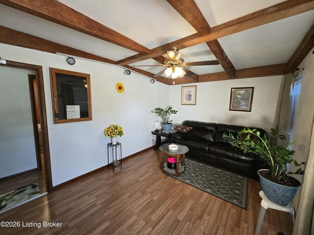 4035 Blanton Ln, Louisville, KY 40216