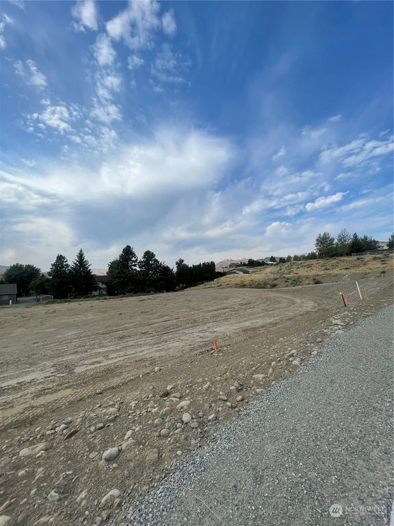 16 Parks Drive, Okanogan, WA 98840