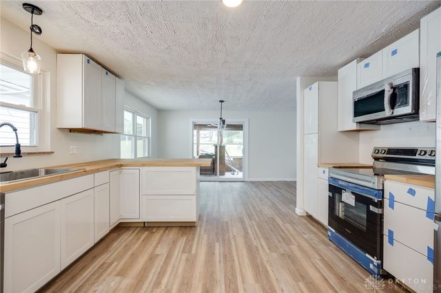 190 Oakridge Drive, Springfield, OH 45504