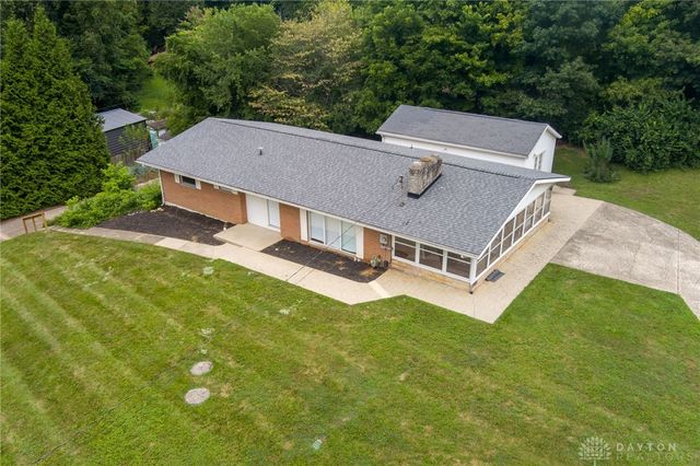 190 Oakridge Drive, Springfield, OH 45504