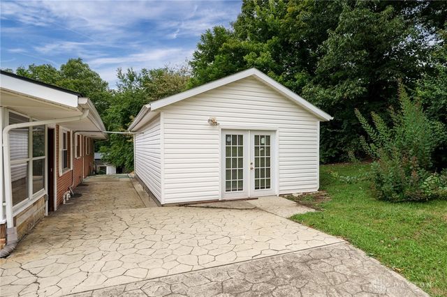 190 Oakridge Drive, Springfield, OH 45504