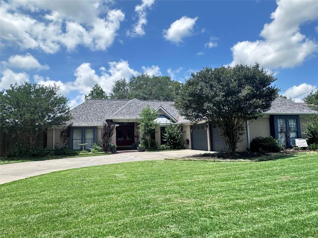 807 Trochta Street, El Campo, TX 77437