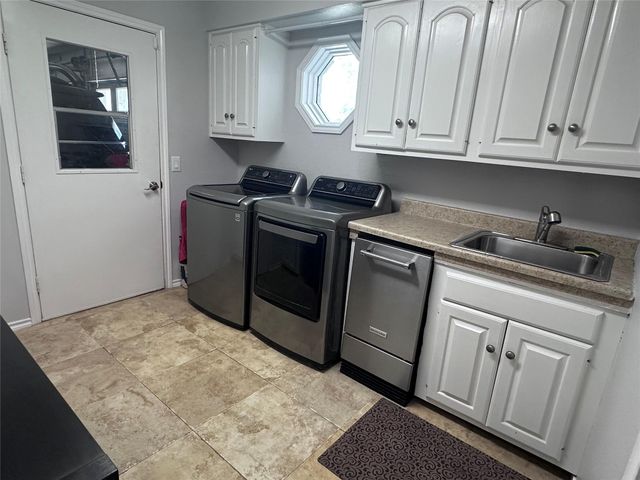 807 Trochta Street, El Campo, TX 77437