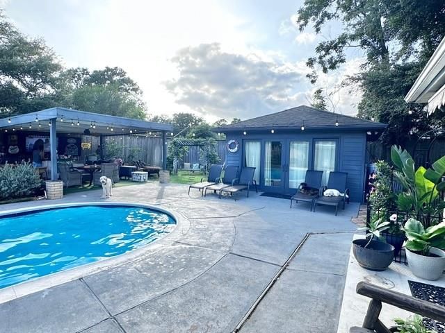 807 Trochta Street, El Campo, TX 77437