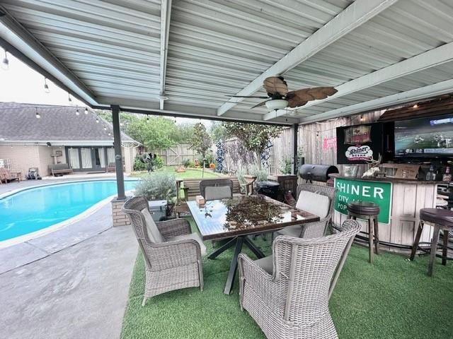 807 Trochta Street, El Campo, TX 77437