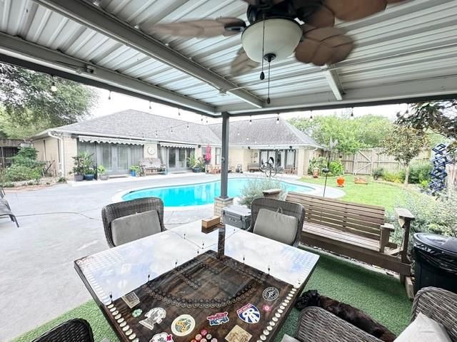 807 Trochta Street, El Campo, TX 77437