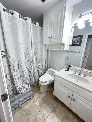 807 Trochta Street, El Campo, TX 77437