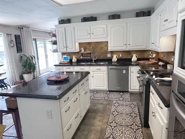 807 Trochta Street, El Campo, TX 77437