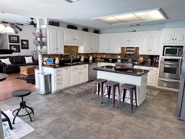 807 Trochta Street, El Campo, TX 77437