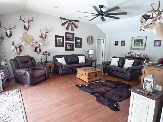 807 Trochta Street, El Campo, TX 77437