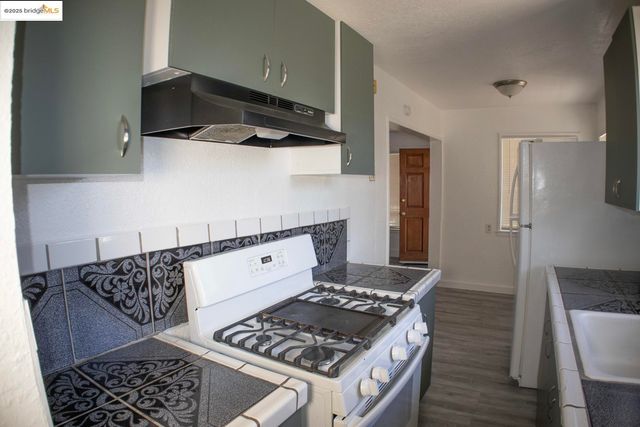 6921 Flora ST, Oakland, CA 94621