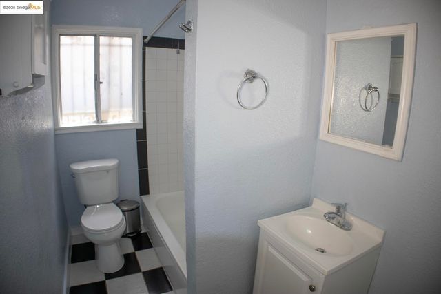 6921 Flora ST, Oakland, CA 94621
