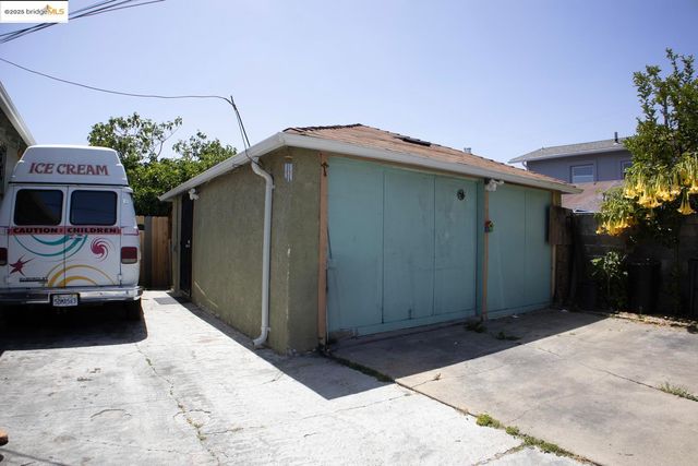 6921 Flora ST, Oakland, CA 94621