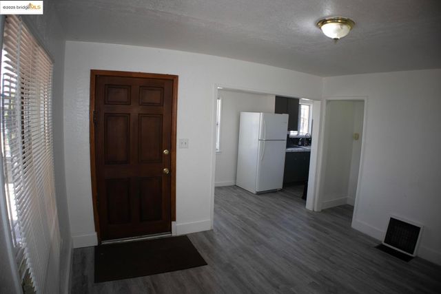6921 Flora ST, Oakland, CA 94621