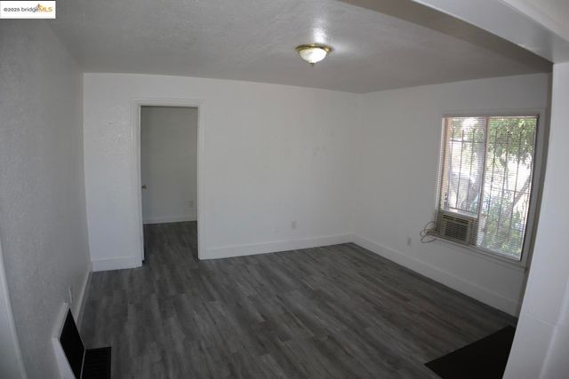 6921 Flora ST, Oakland, CA 94621