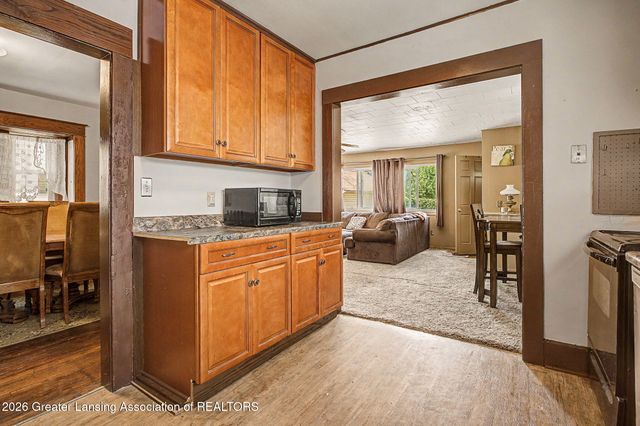 216 Rosamond Street, Lansing, MI 48912