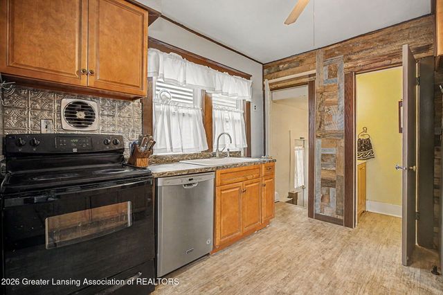 216 Rosamond Street, Lansing, MI 48912