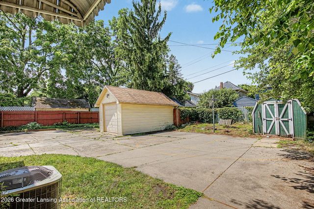 216 Rosamond Street, Lansing, MI 48912