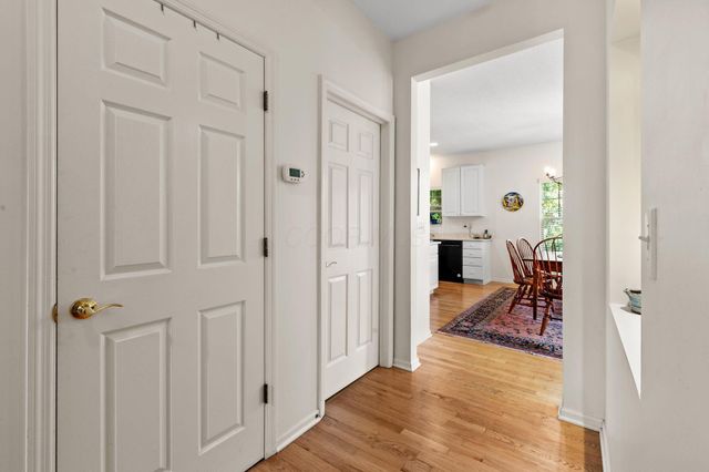 6040 Coventry Lake Drive, Hilliard, OH 43026