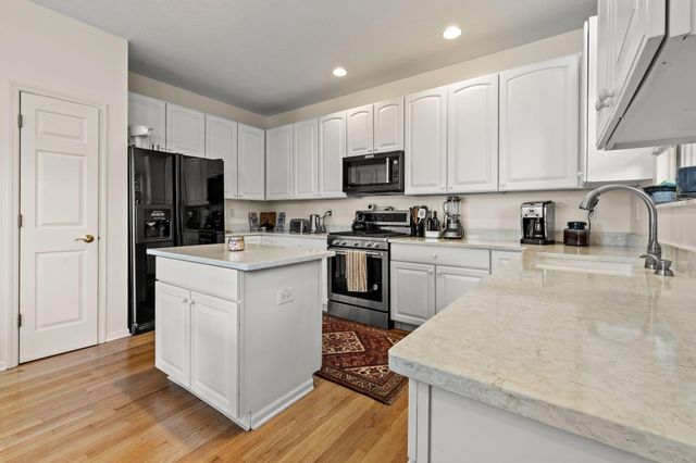 6040 Coventry Lake Drive, Hilliard, OH 43026