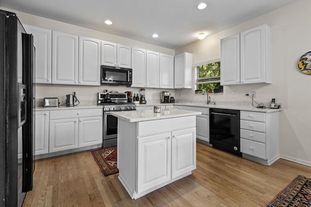 6040 Coventry Lake Drive, Hilliard, OH 43026