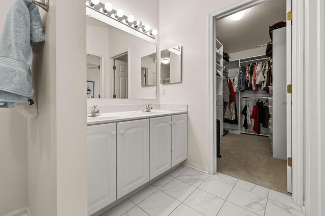 6040 Coventry Lake Drive, Hilliard, OH 43026
