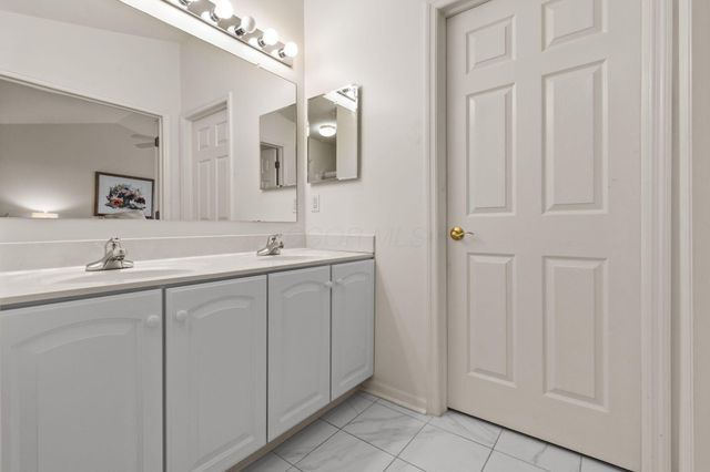6040 Coventry Lake Drive, Hilliard, OH 43026
