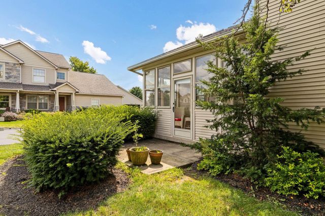 6040 Coventry Lake Drive, Hilliard, OH 43026