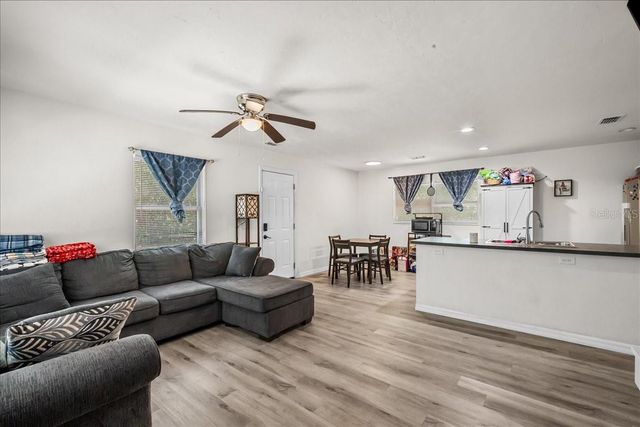 517 E MAIN STREET, Bronson, FL 32621