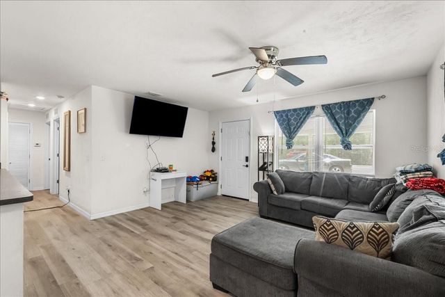 517 E MAIN STREET, Bronson, FL 32621