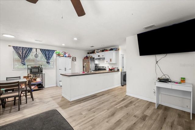 517 E MAIN STREET, Bronson, FL 32621