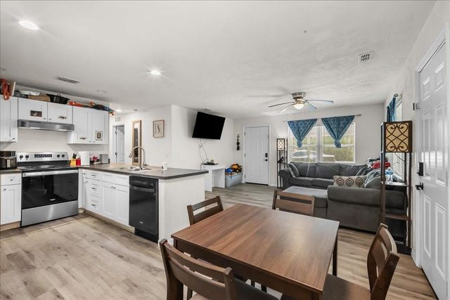 517 E MAIN STREET, Bronson, FL 32621