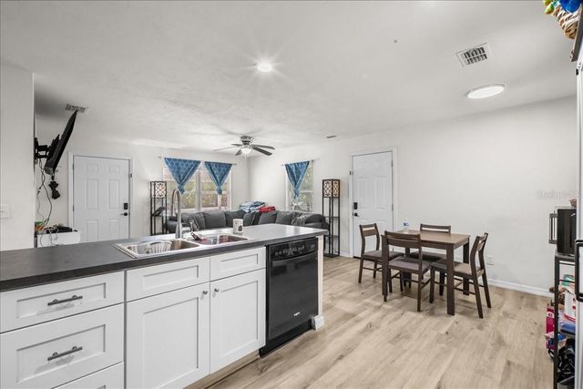 517 E MAIN STREET, Bronson, FL 32621