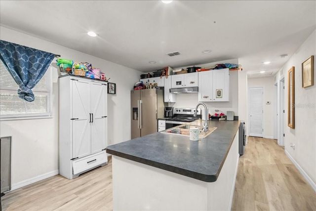 517 E MAIN STREET, Bronson, FL 32621